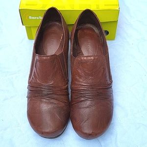 Ladies Bare Traps leather shoes, 2.5" heel, brown, with box, sz 9.5